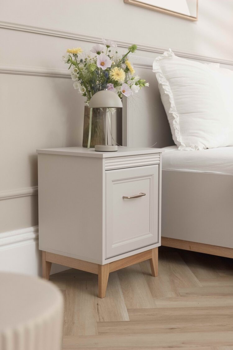 BEDSIDE TABLE W-11